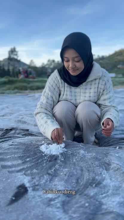 Dieng Membeku! Suhunya Minus 1,7 Derajat Celcius, Embun Es Tebal