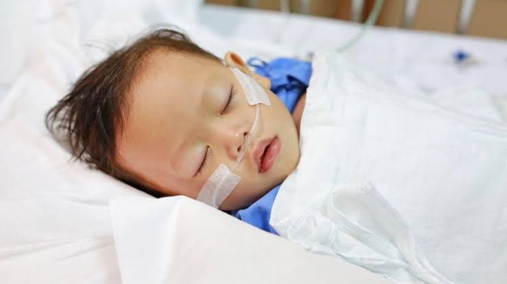 Hati-Hati Perokok Pasif, Bayi Ini Terkena Bronkitis Akibat Asap Rokok Ayahnya