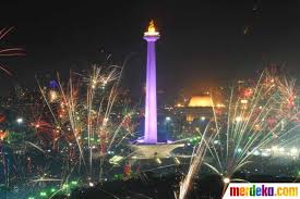 Yuk Intips Cara mereka memandikan MONAS 