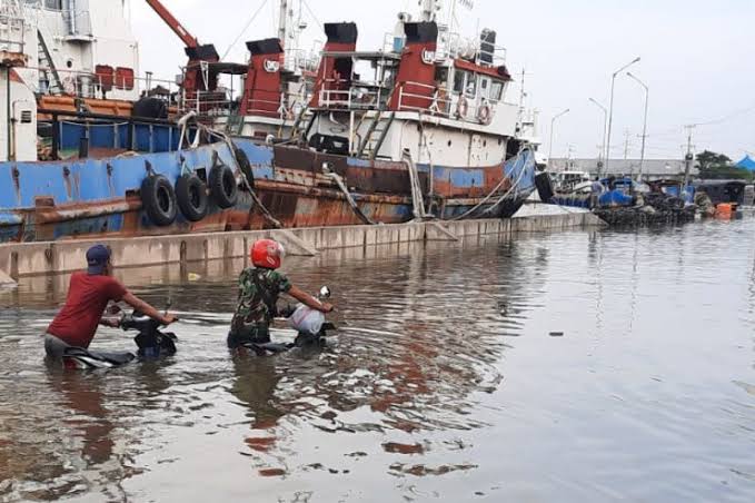 Banjir Rob Putuskan Jembatan di Dukuh Timbulsloko, Warga Butuh Bantuan