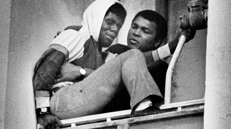 Ketika Muhammad Ali Selamatkan Pemuda yang Melompat dari Atas Gedung
