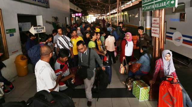 Panas, Lapar, Bising, dan Keram. Mudik Tidaklah Seindah Iklan Televisi