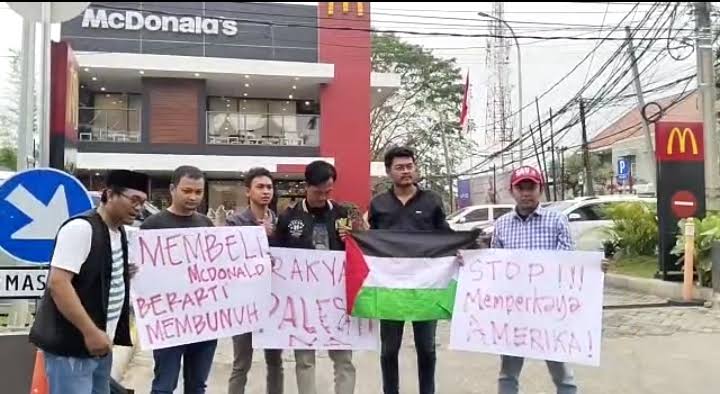 Demo Bela Palestina di Jakarta Serukan Boikot Produk Pro Israel

