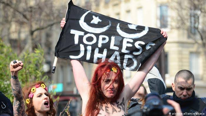 Para Feminist di Paris, Demo Topless Menentang Invasi Rusia