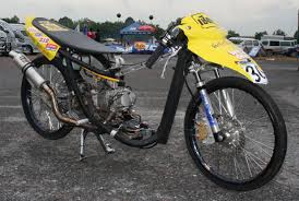 COWOK DAN MOTORNYA