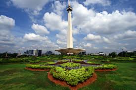 Yuk Intips Cara mereka memandikan MONAS 