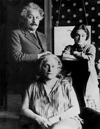 Beberapa Hal Aneh Tentang Albert Einstein