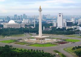 Yuk Intips Cara mereka memandikan MONAS 