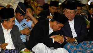 &#91;PIC lengkap foto salaman&#93; Foto salaman Jokowi nunduk depan Priyo heboh di dunia maya