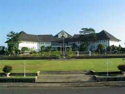 8-universitas-yang-paling-mahal-di-indonesia