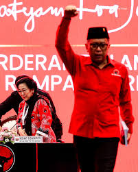 Feri Amsari: Nama Jokowi Disebut Hasto dan Tom, Kenapa Tak Dihadirkan di Sidang?