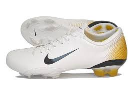 Sepatu Sepakbola dengan Teknologi Mutakhir