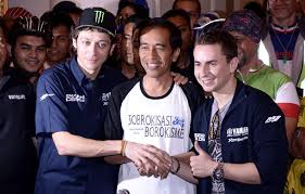&#91;news&#93; 2 KALI ROSSI DAN LOZENZO DIKEPUNG BANJIR JAKARTA