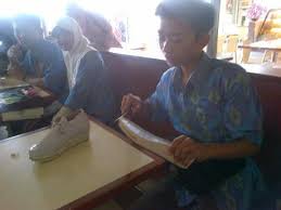 Anak SMP Bikin Sepatu Anti Kekerasan Seks 