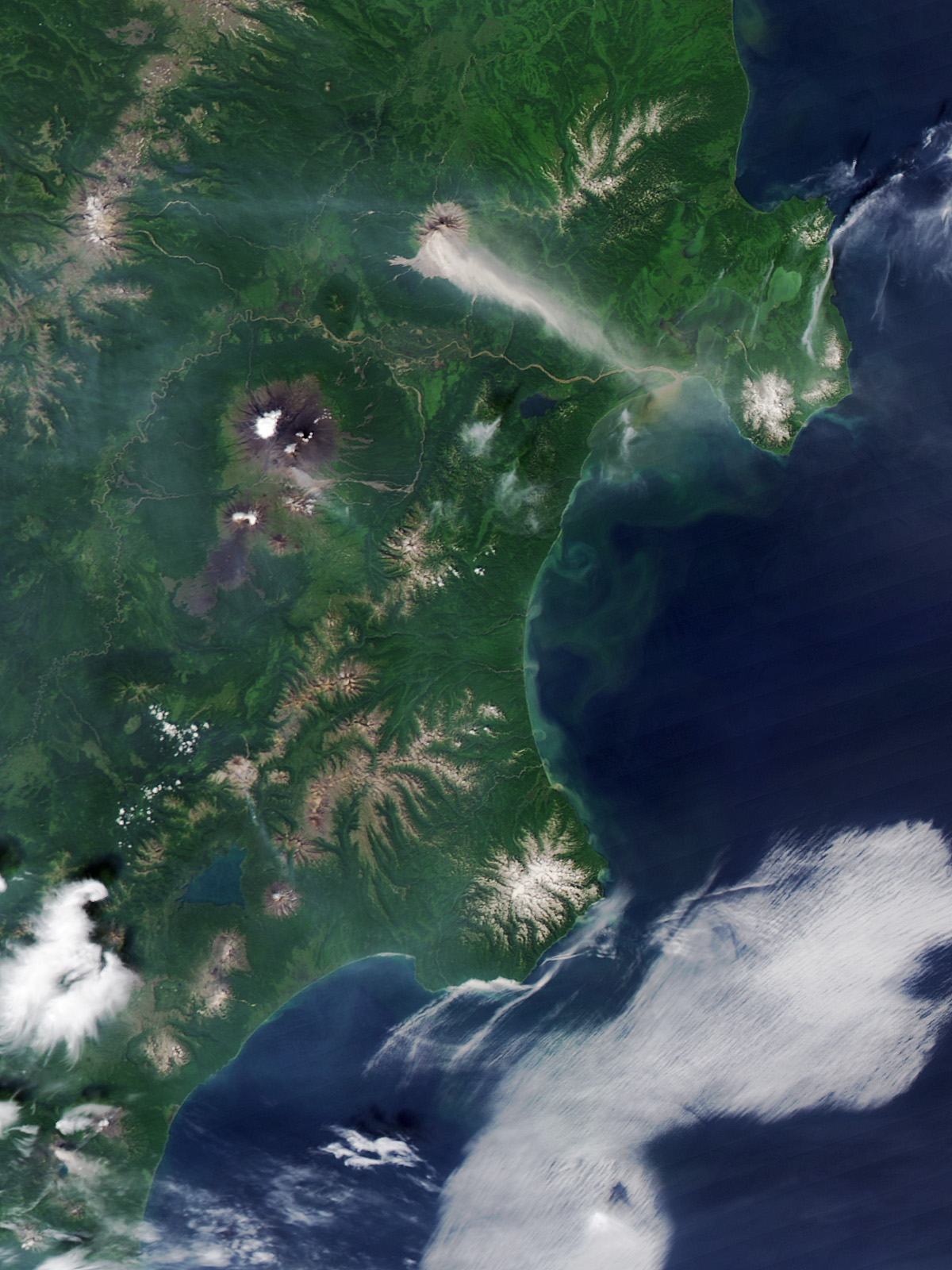 15 Foto Erupsi Gunung Berapi Dari Luar Angkasa