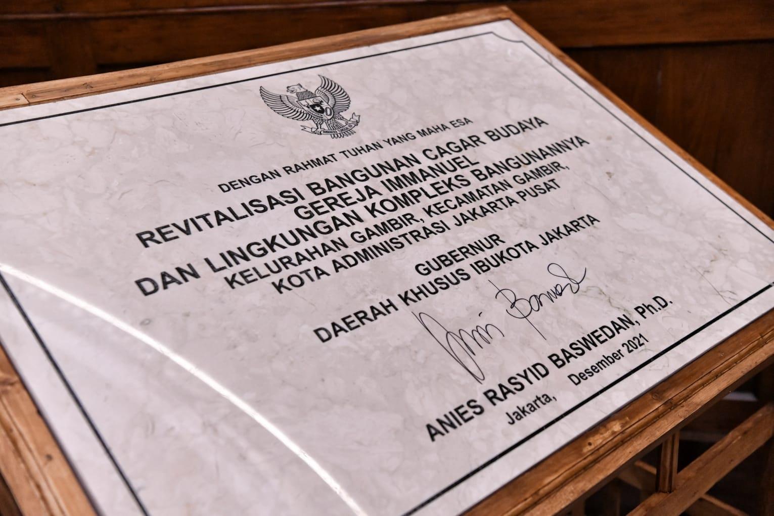 anies-pugar-gereja-tua-di-jakarta-pendeta-rumambi-kado-natal-yang-indah