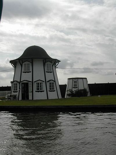 Desain Rumah Aneh
