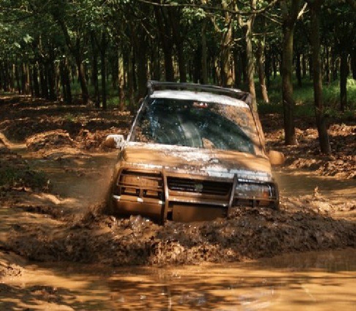 4 Tips Merawat Spion Saat Musim Hujan