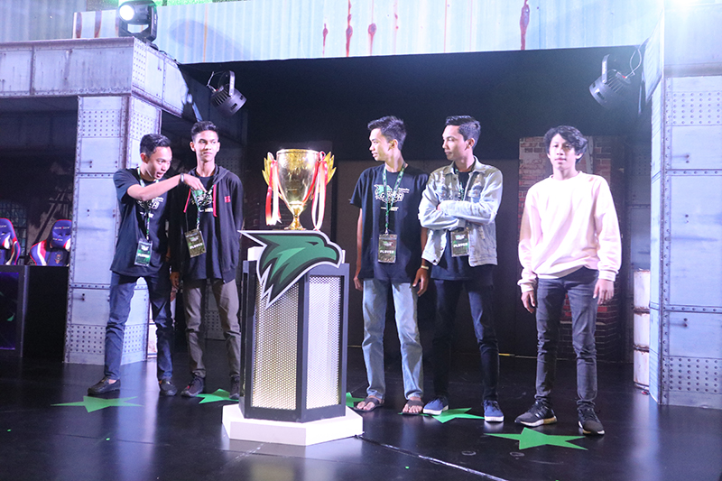 Sering Main di Warnet, Baron Cyber Cafe Kini Bawa Prestasi