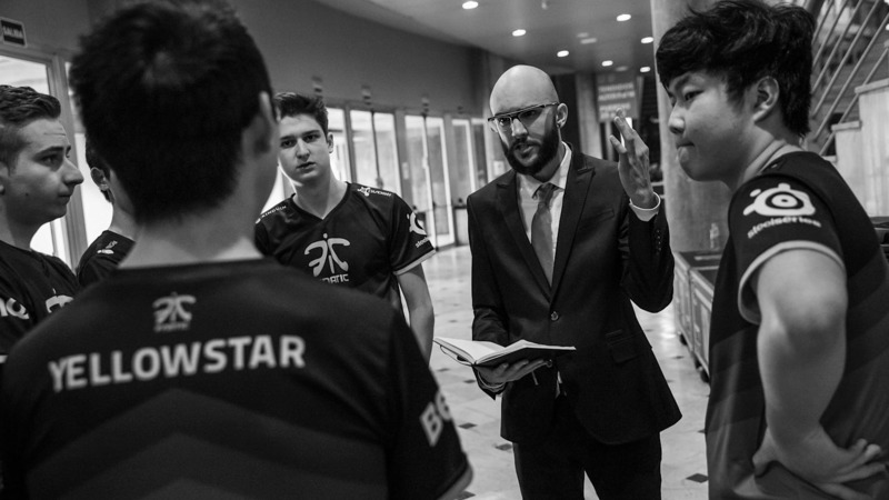 Apa Itu Coach Esports?