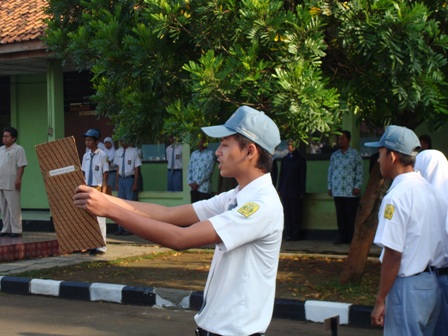 Karakter Petugas Upacara Bendera Di Sekolah - Agan Yang Mana?