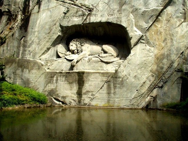 keren-10-monumen-megah-yang-terukir-di-atas-gunung-batu