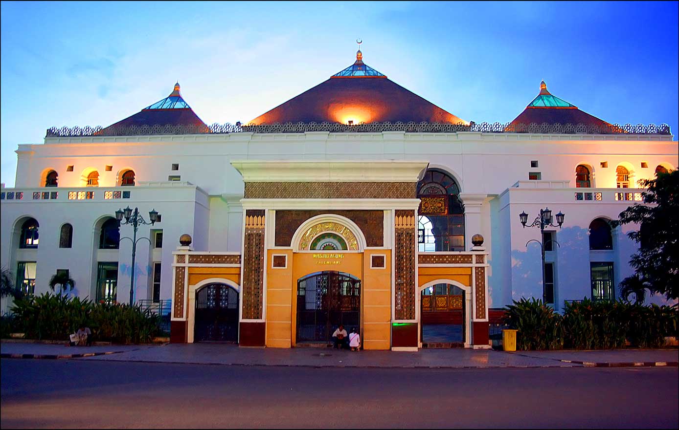 cinanisasi-bangunan-masjid-menghilangkan-arsitektur-arab-juga-menimpa-muslim-hui