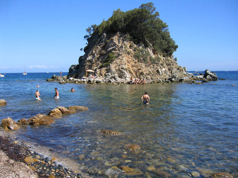 PULAU ELBA, Pulau Penuh Pesona di Italia