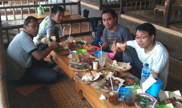 Keliling Jawa & Eksplorasi Bromo dari Roda Dua