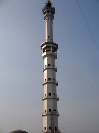 menara terpendek di dunia Keajaiban Dunia Yang Mirip Dengan Bangunan Di Indonesia 