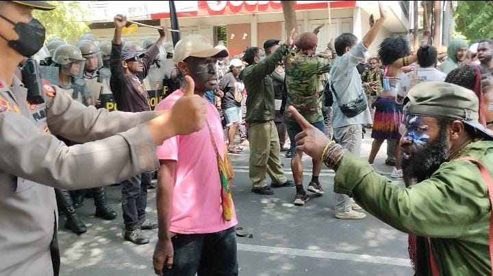 puluhan-mahasiswa-papua-demo-di-makassar-tuntut-kemerdekaan-west-papua