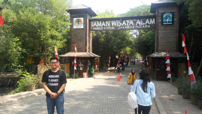 Mencari yang Hijau-Hijau di Taman Mangrove PIK, Jakarta