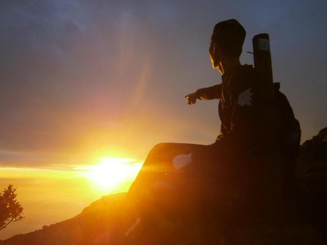 Menjelajah 7 Gunung Terindah di Indonesia Tercinta