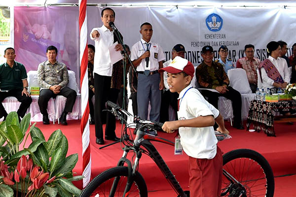 Hotman Kesal Uang Korban Danau Toba Cuma Seharga Sepeda: Orang Batak Jangan Munafik