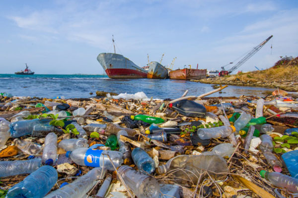 pimpinan-dpr-soroti-penanganan-pencemaran-sampah-plastik-di-lautan