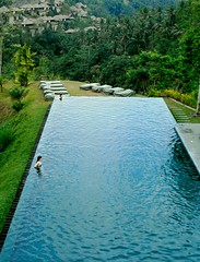 6 Kolam Renang dengan Pemandangan Menakjubkan di Dunia gan (+pict)