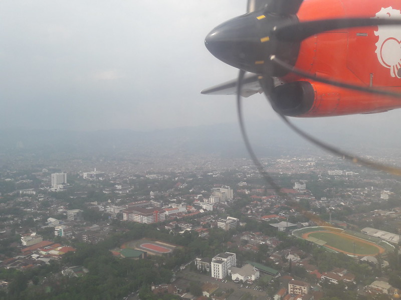 Pengalaman Pertama NAIK PESAWAT JAKARTA-BANDUNG