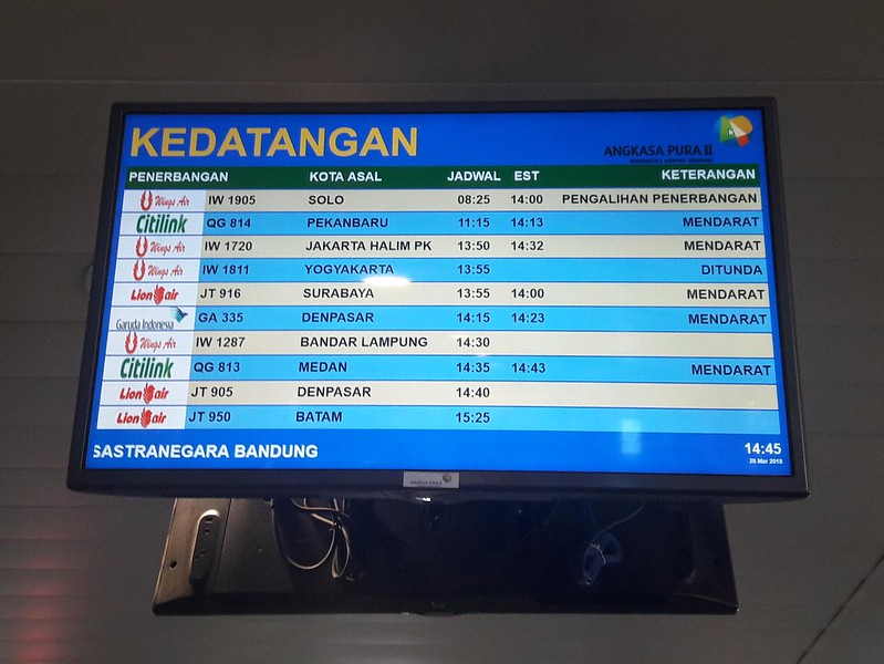 Pengalaman Pertama NAIK PESAWAT JAKARTA-BANDUNG