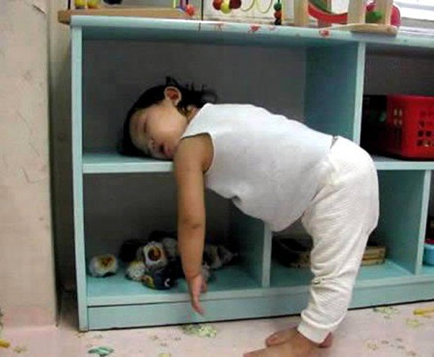 Posisi tidur kocak!! &#91;ngakak&#93;