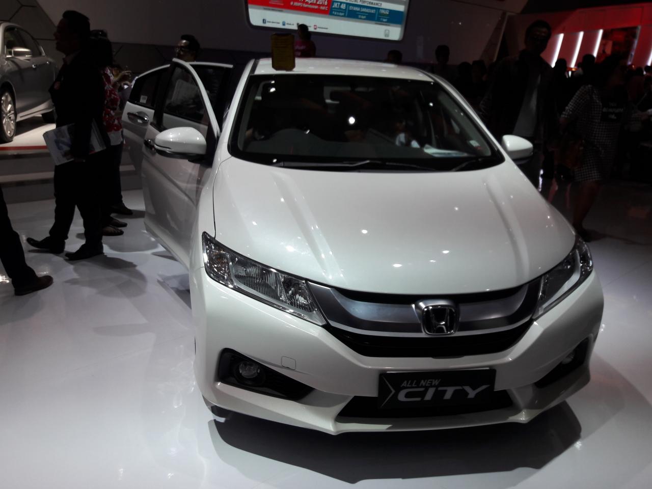 Yang Bening-Bening di IIMS 2016 (16 APRIL 2016)