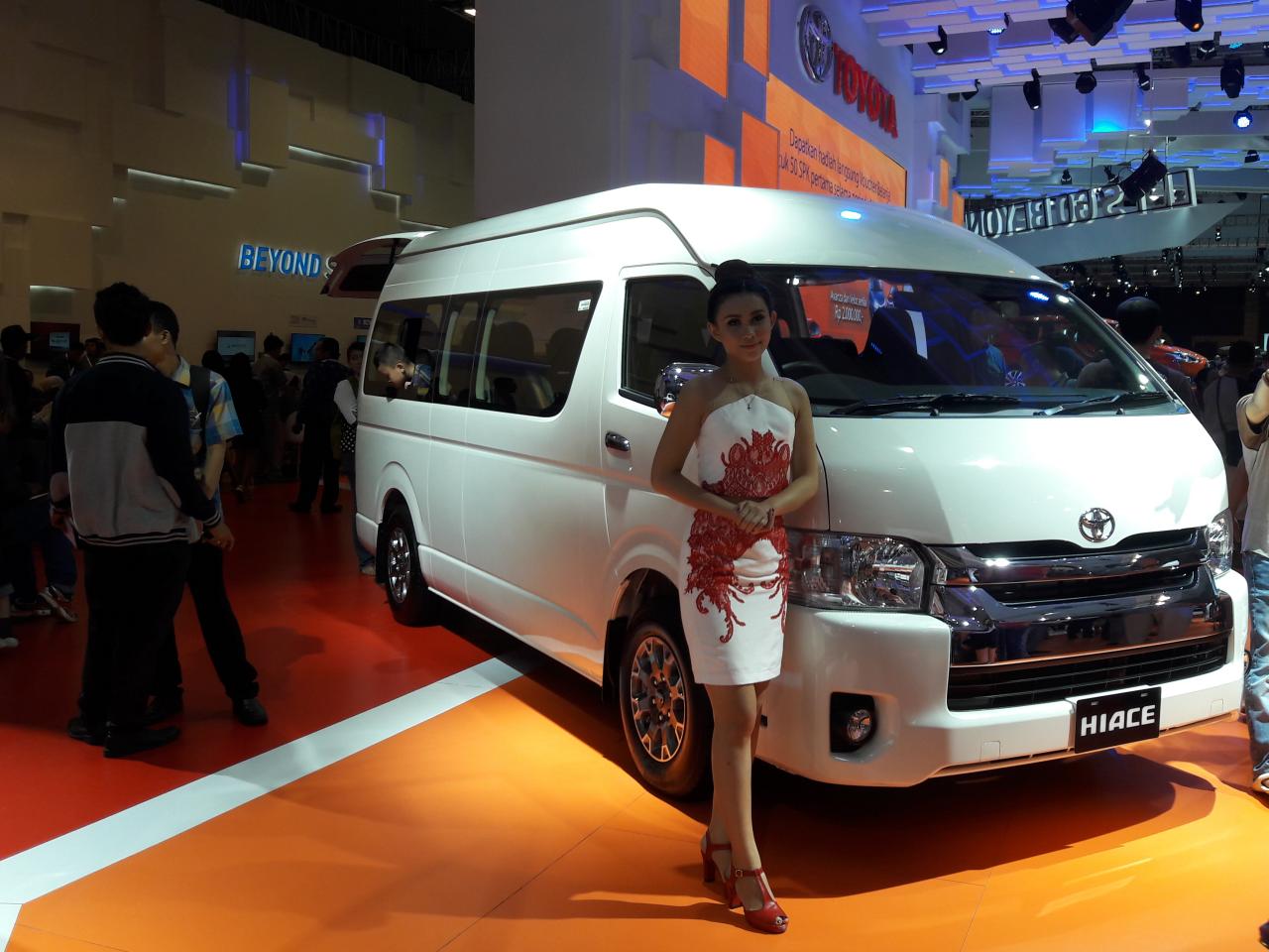 Yang Bening-Bening di IIMS 2016 (16 APRIL 2016)