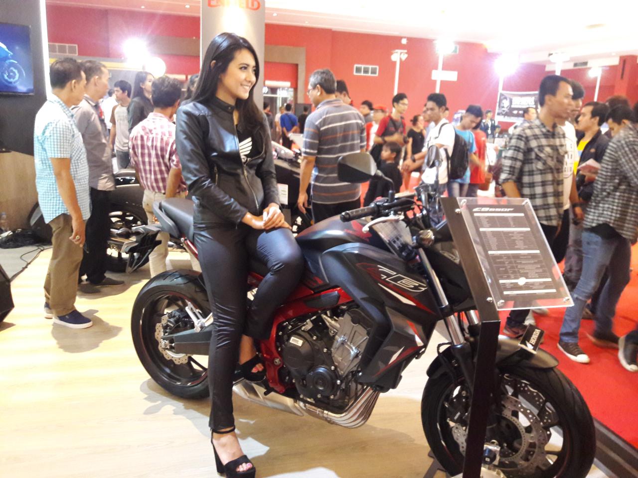 Yang Bening-Bening di IIMS 2016 (16 APRIL 2016)
