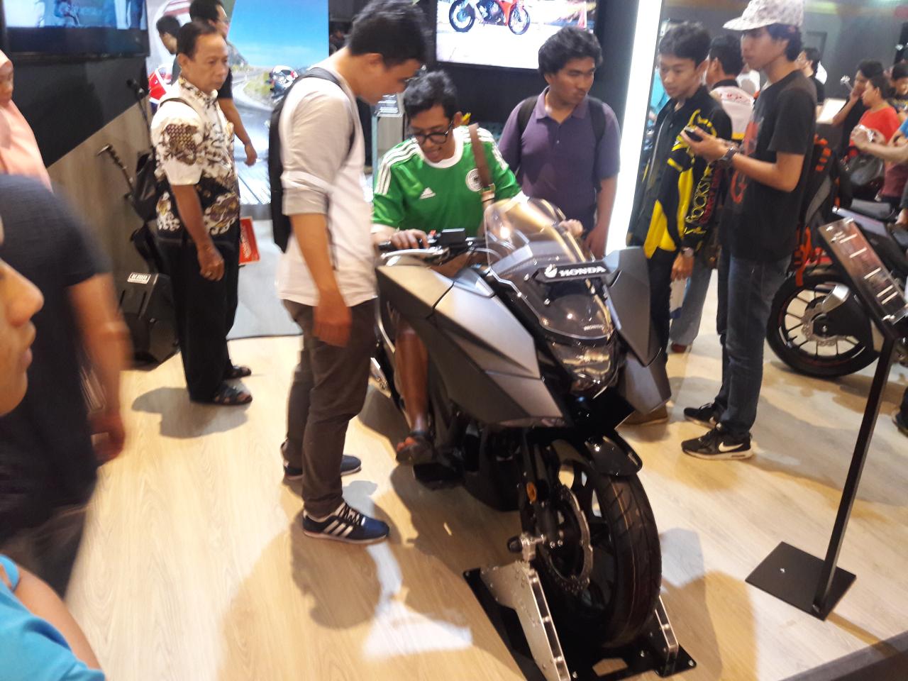 Yang Bening-Bening di IIMS 2016 (16 APRIL 2016)