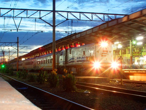 Kutinggal Hatiku Di Jatinegara
