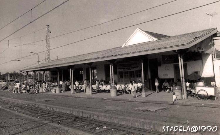 Foto-Foto Jadul Stasiun di Indonesia 