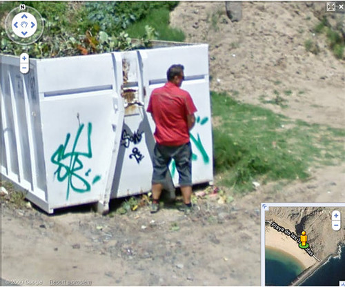 Tingkah Aneh Orang yang yang tertangkap kamera google street view