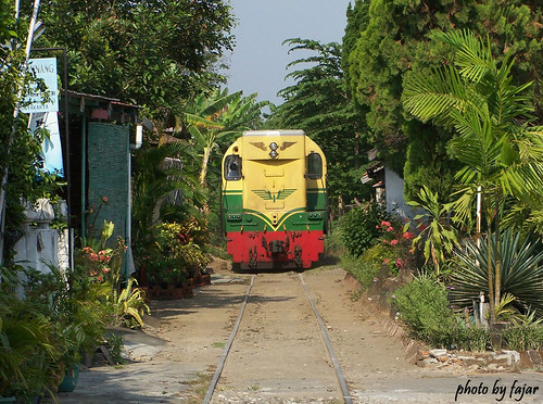 Jalur Kereta TerEXTREME Di Dunia Ada Di Indonesia!!