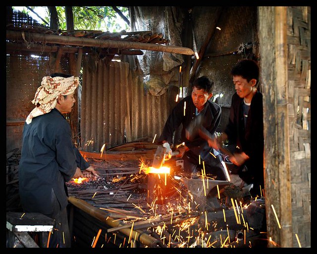 melihat-sekilas-cara-pembuatan-pedang-samurai-pict