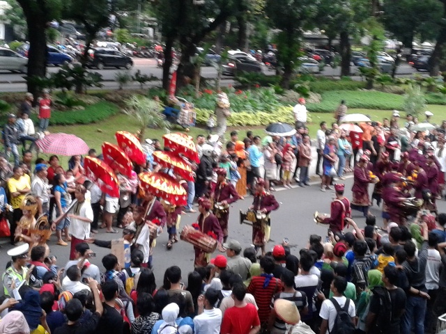 Meriahnya Pawai World Heritage Festival 2013 di kawasan Monas, Jakarta