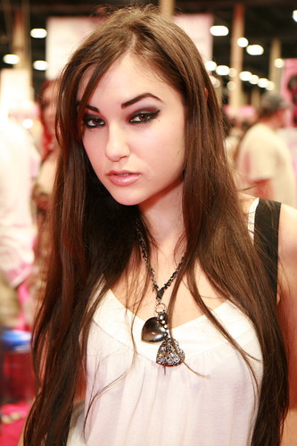 Sasha Grey (bintang bokep) skrng maen video clip breng eminem gan.. !! (Vid+Pic)